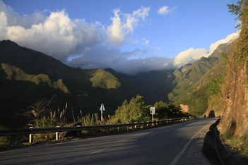 Phu Yen - Thac Ba Lake